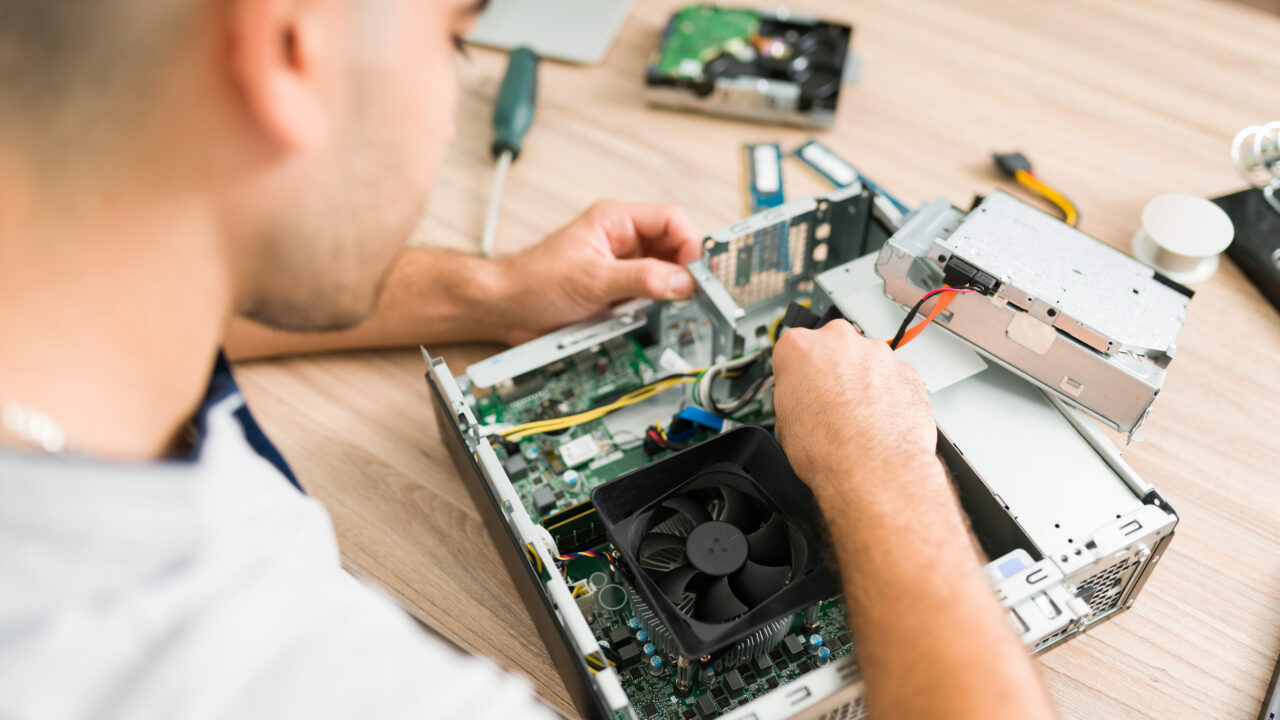 Strategi IT Solution: Menyelaraskan Hardware dan Software dengan Kebutuhan Bisnis